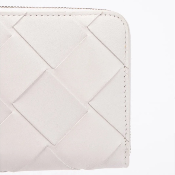 NEW Bottega Venetta White Zip Wallet - Picture 8 of 9